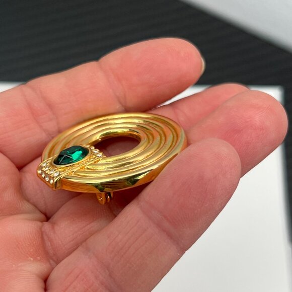 Vintage Gold Tone Circle Brooch With Green & Clear Rhinestones Estate MCM - Picture 3 of 8